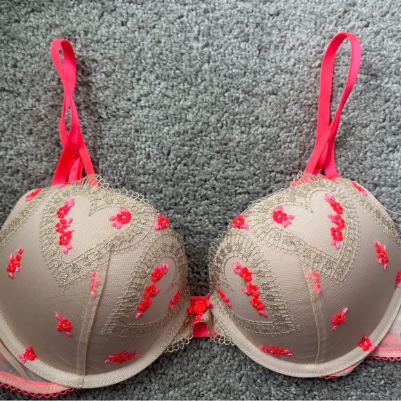 34C Victoria’s Secret Dream Angels Push Up Pink and Cream Embroidered Bra - Picture 1 of 4